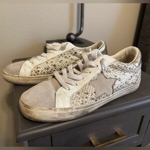 Vintage Havana Beige & White Star-Accent Sneakers